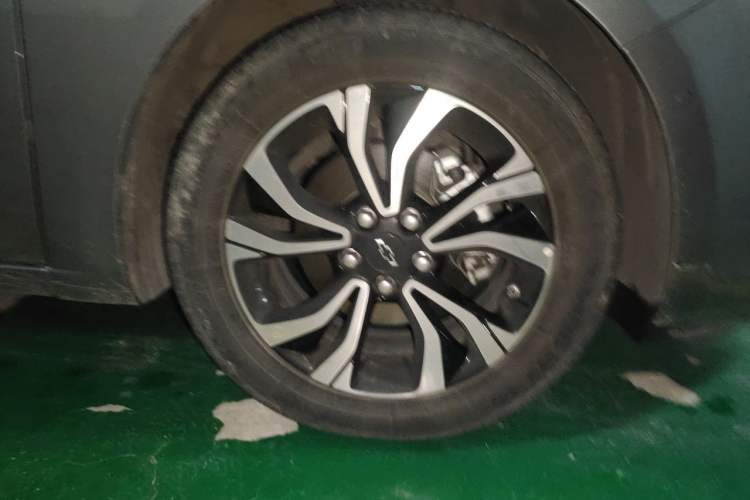 Used Chevrolet Monza 2019 RS 330T Automatic Sporty Edition China VI Standard Right Front Wheel Hub