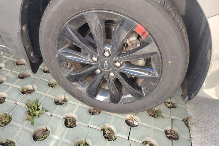 Used Chevrolet Monza 2019 Redline 320T Dual-Clutch Joyful Edition China VI Standard Right Front Wheel Hub