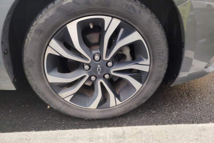 Used Chevrolet Monza 2019 RS 330T Automatic Comfort Edition China VI Standard Right Front Wheel Hub