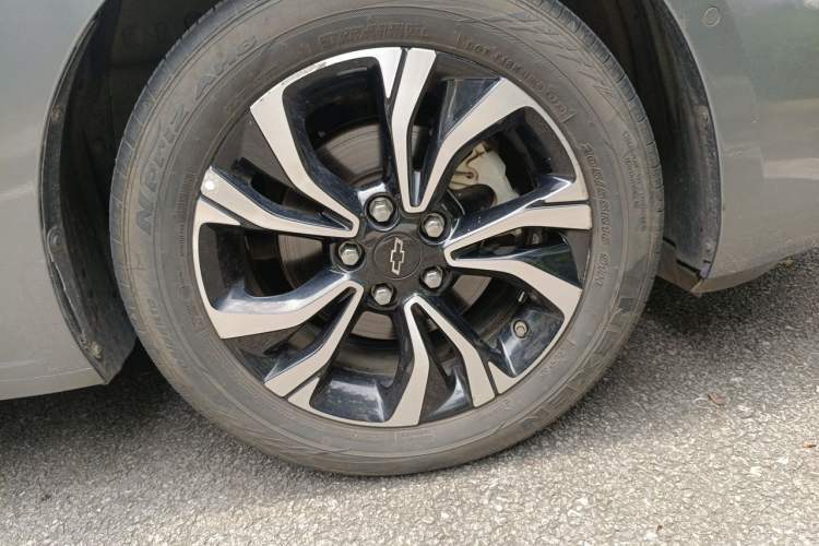 Used Chevrolet Monza 2019 RS 330T Automatic Sporty Edition China VI Standard Right Front Wheel Hub