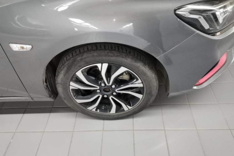 Used Chevrolet Monza 2019 RS 330T Automatic Comfort Edition China VI Standard Right Front Wheel Hub