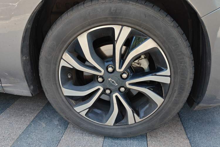 Used Chevrolet Monza 2019 RS 330T Automatic Comfort Edition China VI Standard Right Front Wheel Hub