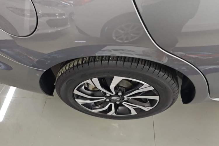 Used Chevrolet Monza 2019 RS 330T Automatic Comfort Edition China VI Standard Right Rear Wheel Hub