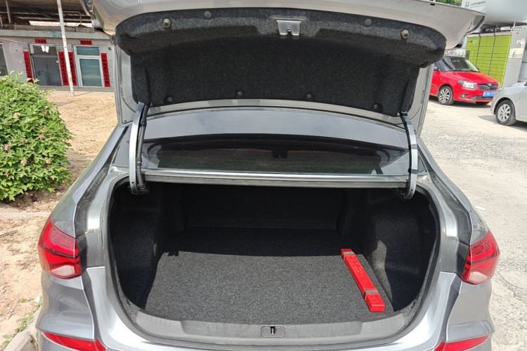 Used Chevrolet Monza 2019 320T Manual Xinxin Edition China VI Trunk
