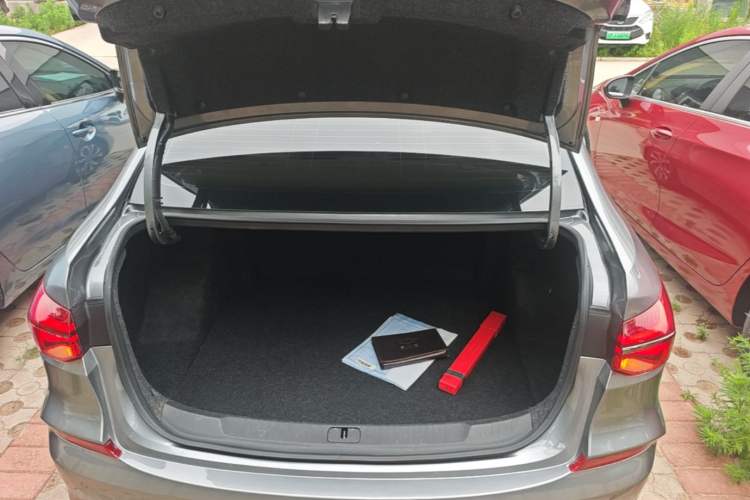 Used Chevrolet Monza 2019 RS 330T Automatic Sporty Edition China VI Standard Trunk