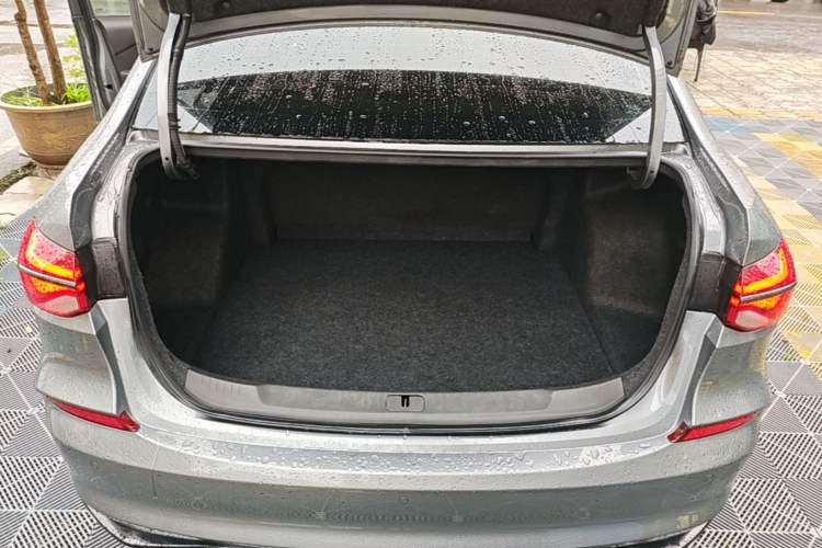 Used Chevrolet Monza 2019 RS 330T Automatic Comfort Edition China VI Standard Trunk