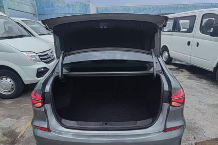 Used Chevrolet Monza 2019 RS 330T Automatic Comfort Edition China VI Standard Trunk