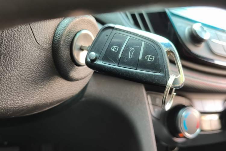 Used Chevrolet Monza 2019 RS 330T Automatic Comfort Edition China VI Standard Vehicle Key