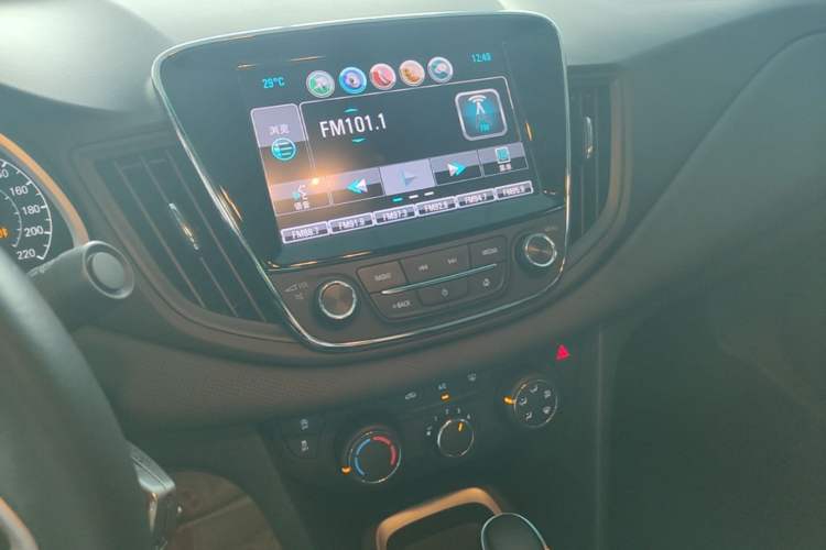 Used Chevrolet Monza 2019 Redline 320T Dual-Clutch Sporty Version China VI Standard Audio And AC Panel