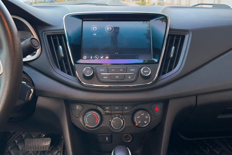 Used Chevrolet Monza 2019 Redline 320T Dual-Clutch Joyful Edition China VI Standard Audio And AC Panel