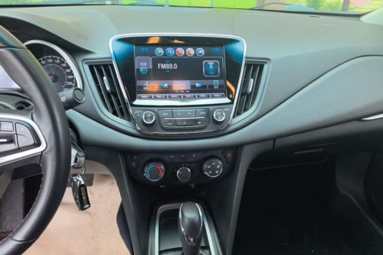 Used Chevrolet Monza 2019 Redline 320T Dual-Clutch Sporty Version China VI Standard Audio And AC Panel