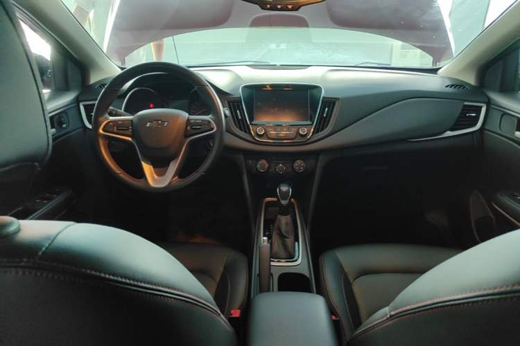 Used Chevrolet Monza 2019 Redline 320T Dual-Clutch Sporty Version China VI Standard Center Console