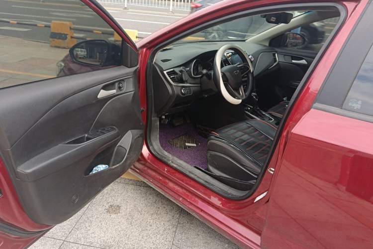 Used Chevrolet Monza 2019 Redline 320T Dual-Clutch Joyful Edition China VI Standard Driver Seat