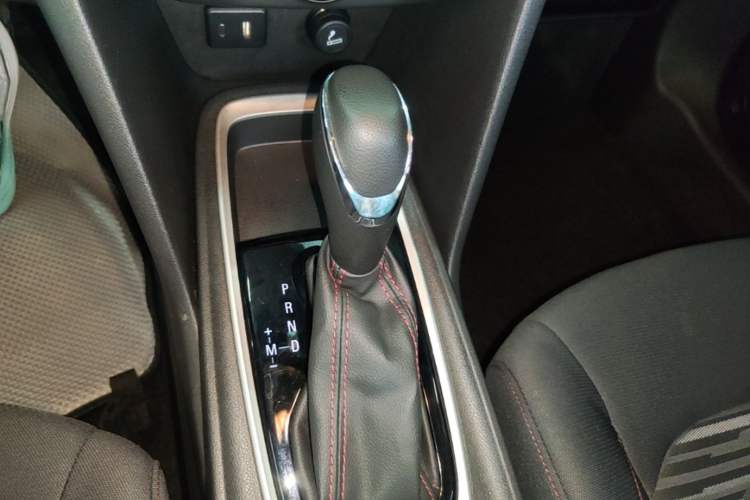 Used Chevrolet Monza 2019 Redline 320T Dual-Clutch Joyful Edition China VI Standard Gear Lever