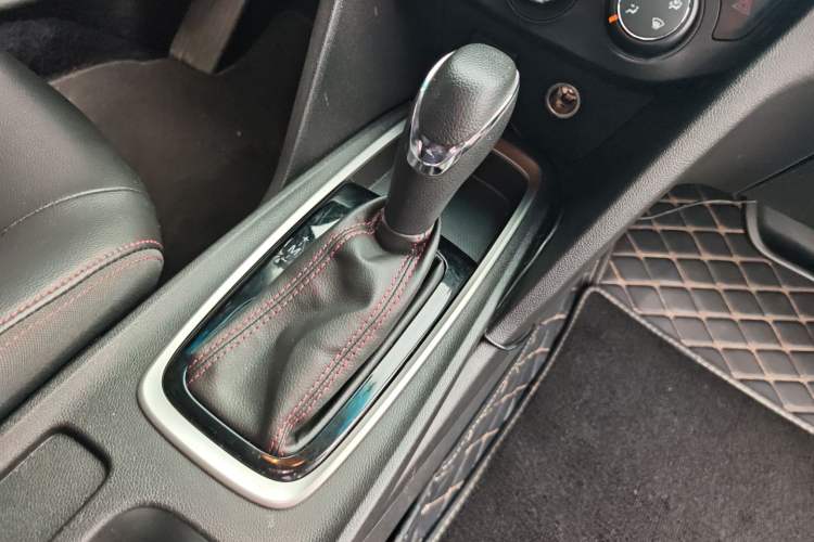 Used Chevrolet Monza 2019 Redline 320T Dual-Clutch Sporty Version China VI Standard Gear Lever