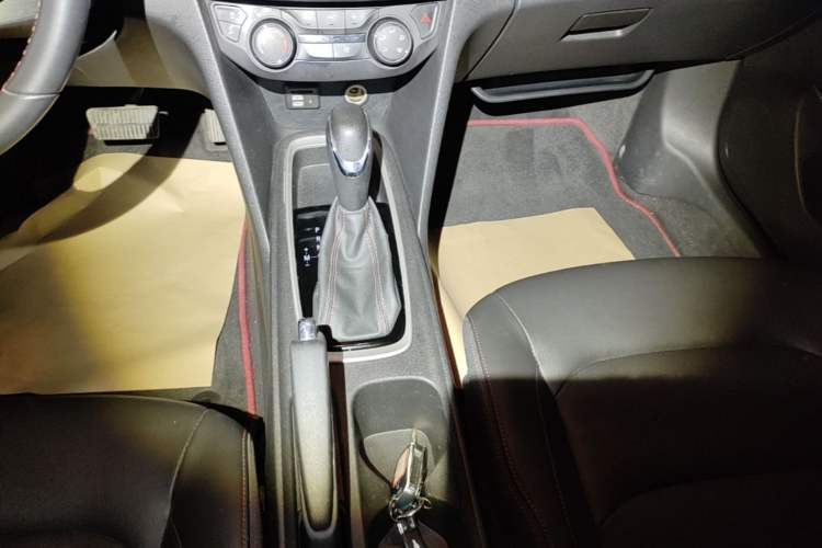Used Chevrolet Monza 2019 RS 330T Automatic Comfort Edition China VI Standard Gear Lever