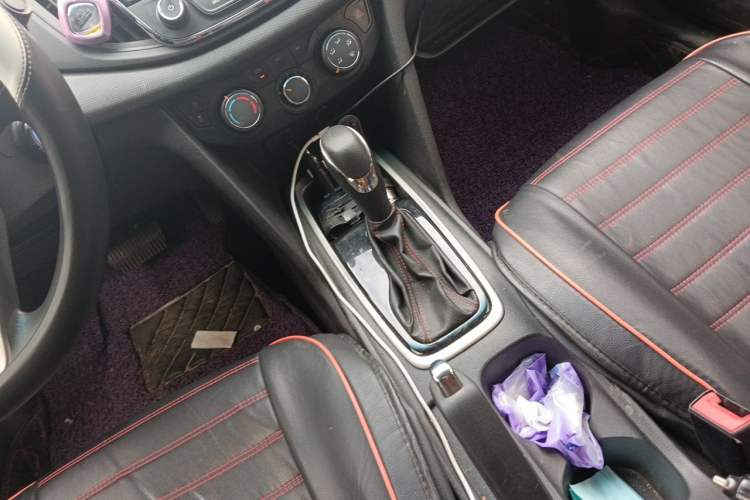 Used Chevrolet Monza 2019 Redline 320T Dual-Clutch Joyful Edition China VI Standard Gear Lever