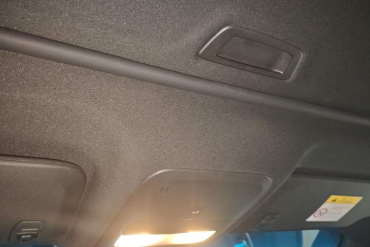 Used Chevrolet Monza 2019 RS 330T Automatic Comfort Edition China VI Standard Headliner