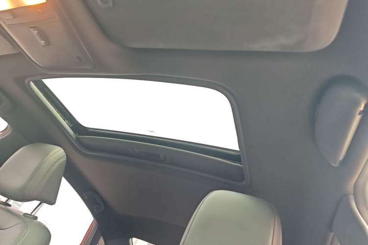 Used Chevrolet Monza 2019 RS 330T Automatic Comfort Edition China VI Standard Headliner