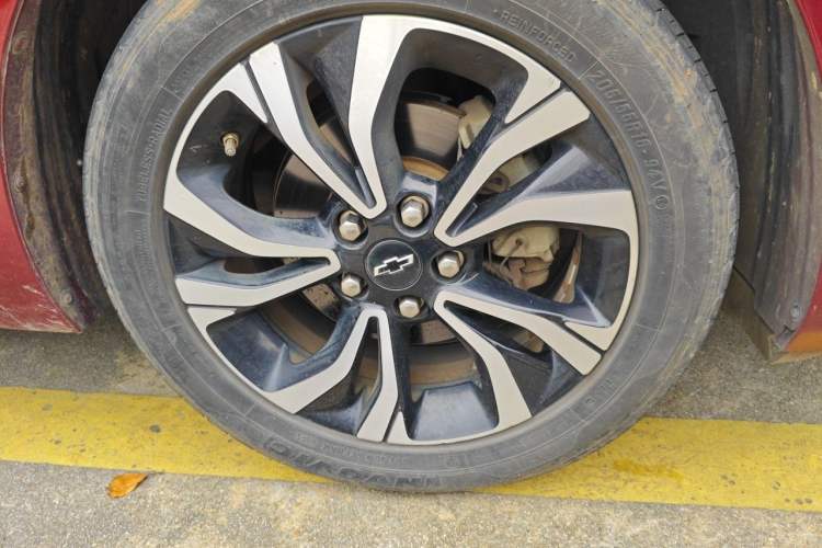 Used Chevrolet Monza 2019 RS 330T Automatic Sporty Edition China VI Standard Right Front Wheel Hub