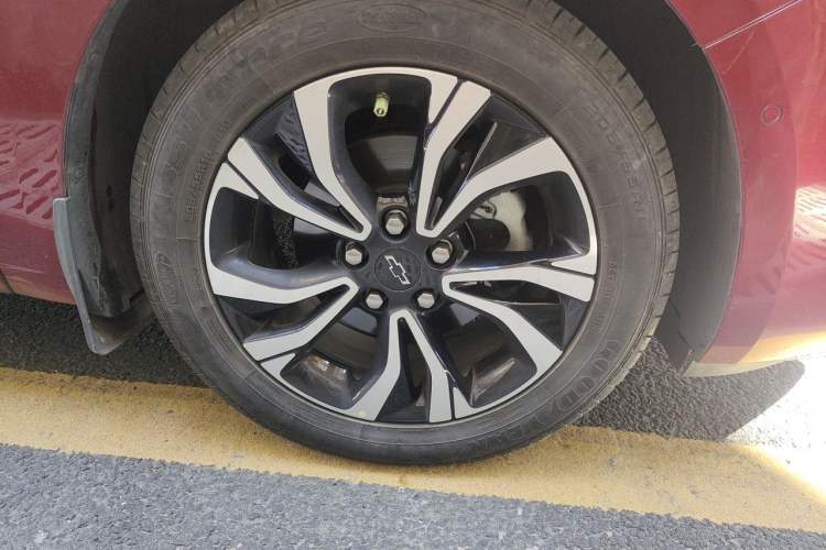Used Chevrolet Monza 2019 RS 330T Automatic Sporty Edition China VI Standard Right Front Wheel Hub