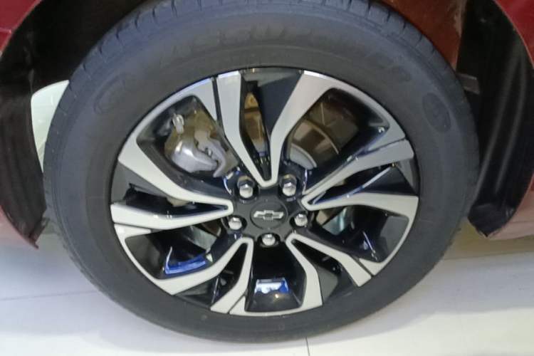 Used Chevrolet Monza 2019 RS 330T Automatic Comfort Edition China VI Standard Right Rear Wheel Hub