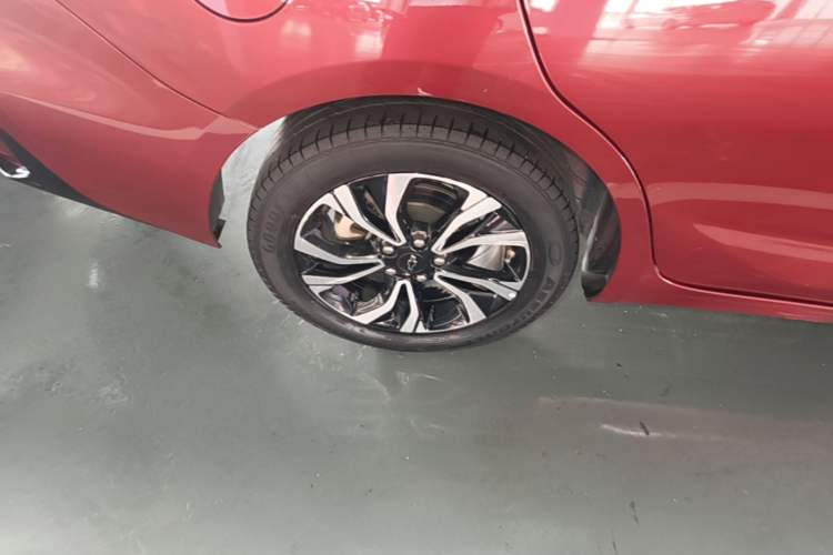 Used Chevrolet Monza 2019 RS 330T Automatic Sporty Edition China VI Standard Right Rear Wheel Hub