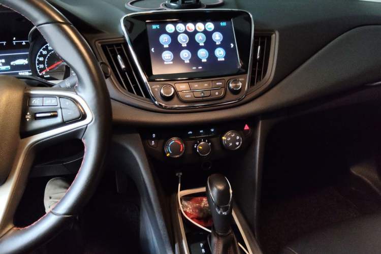 Used Chevrolet Monza 2019 Redline 320T Dual-Clutch Sporty Version China VI Standard Audio And AC Panel