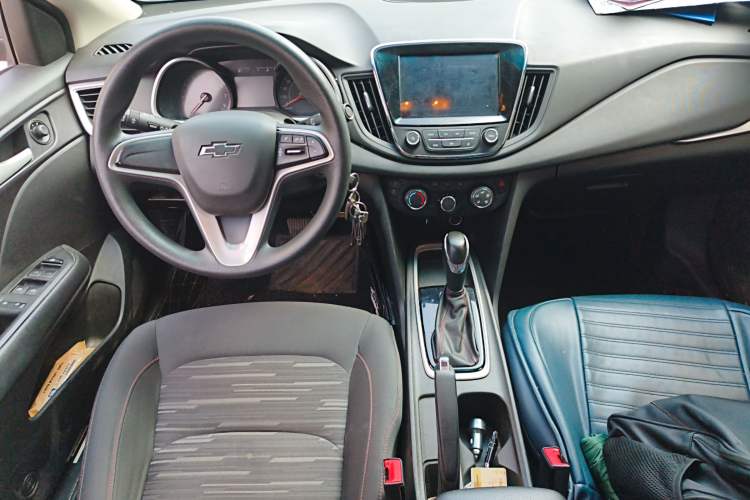 Used Chevrolet Monza 2019 Redline 320T Dual-Clutch Joyful Edition China VI Standard Center Console