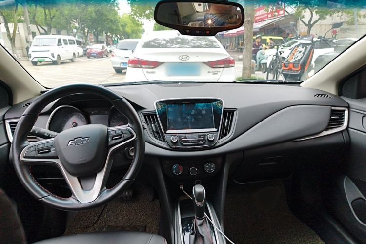 Used Chevrolet Monza 2019 Redline 320T Dual-Clutch Sporty Version China VI Standard Center Console