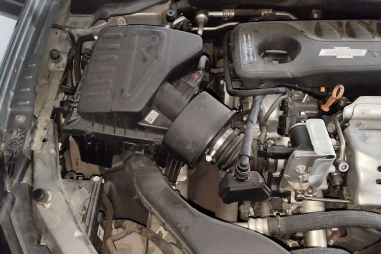 Used Chevrolet Monza 2019 Redline 320T Dual-Clutch Sporty Version China VI Standard Engine Bay Right