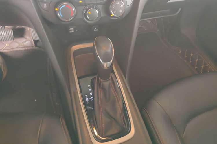 Used Chevrolet Monza 2019 Redline 320T Dual-Clutch Sporty Version China VI Standard Gear Lever