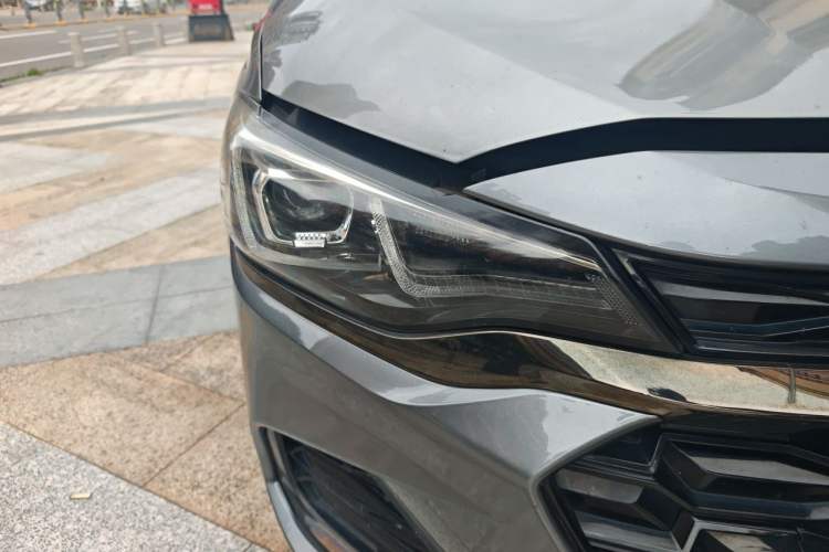 Used Chevrolet Monza 2019 RS 330T Automatic Comfort Edition China VI Standard Right Front Headlight