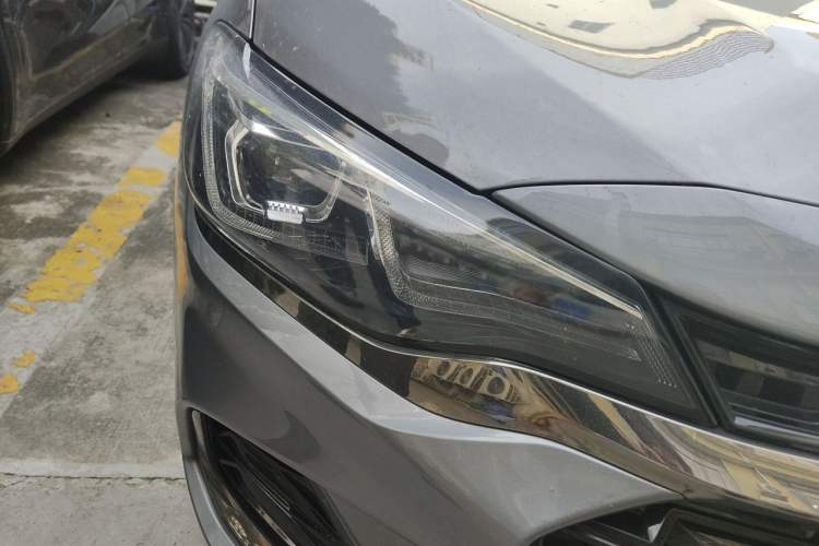 Used Chevrolet Monza 2019 RS 330T Automatic Comfort Edition China VI Standard Right Front Headlight