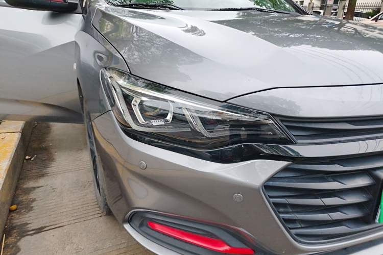 Used Chevrolet Monza 2019 Redline 320T Dual-Clutch Sporty Version China VI Standard Right Front Headlight
