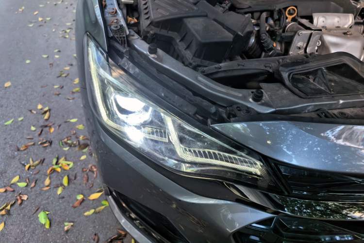 Used Chevrolet Monza 2019 RS 330T Automatic Comfort Edition China VI Standard Right Front Headlight