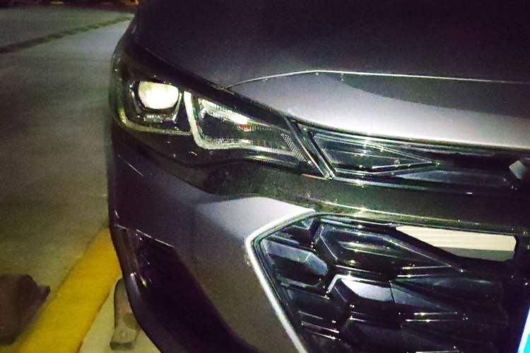 Used Chevrolet Monza 2019 RS 330T Automatic Sporty Edition China VI Standard Right Front Headlight