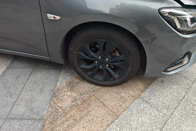 Used Chevrolet Monza 2019 RS 330T Automatic Comfort Edition China VI Standard Right Front Wheel Hub