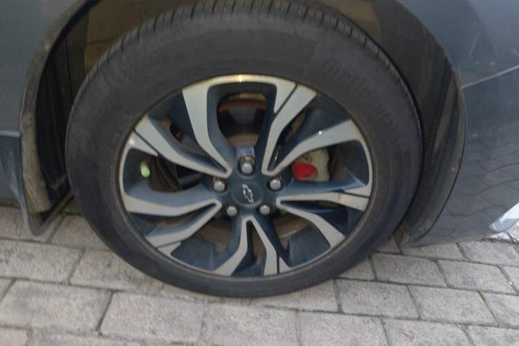 Used Chevrolet Monza 2019 RS 330T Automatic Sporty Edition China VI Standard Right Front Wheel Hub