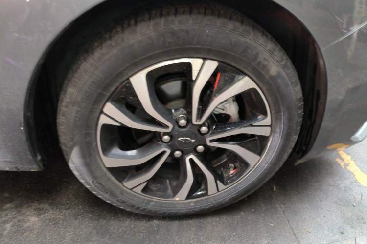 Used Chevrolet Monza 2019 RS 330T Automatic Sporty Edition China VI Standard Right Front Wheel Hub