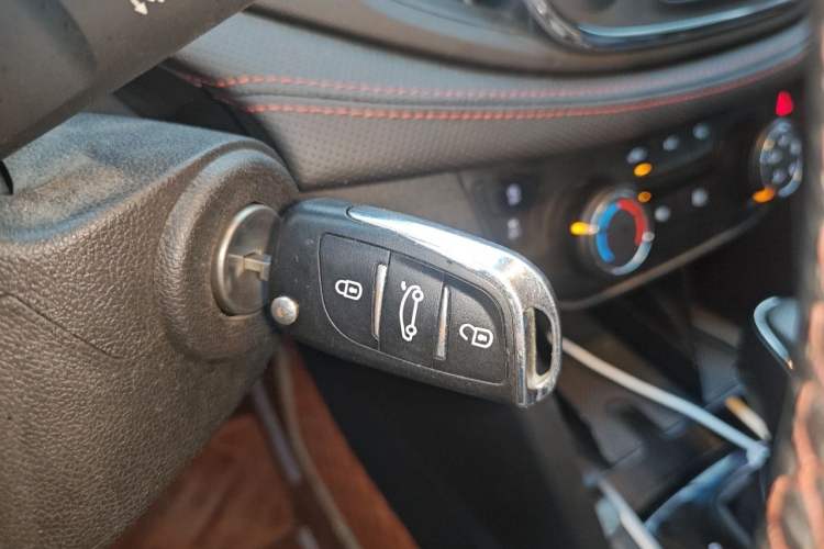 Used Chevrolet Monza 2019 RS 330T Automatic Comfort Edition China VI Standard Vehicle Key