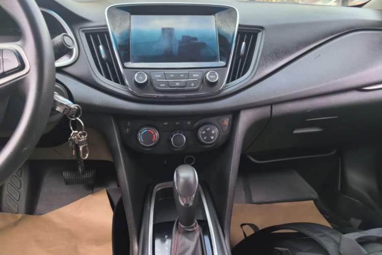 Used Chevrolet Monza 2019 Redline 320T Dual-Clutch Joyful Edition China VI Standard Audio And AC Panel