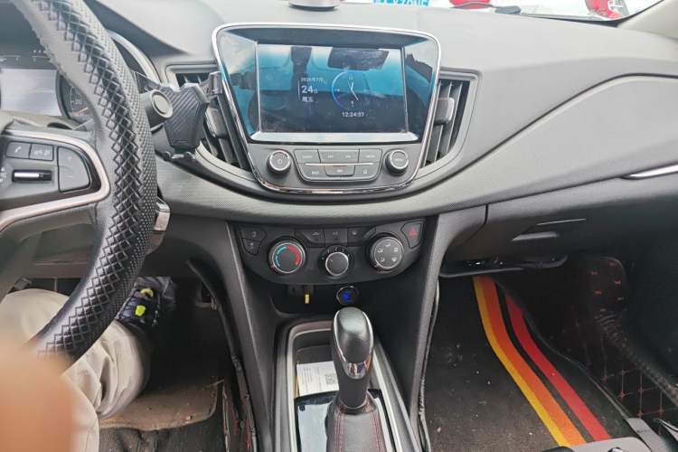 Used Chevrolet Monza 2019 Redline 320T Dual-Clutch Joyful Edition China VI Standard Audio And AC Panel
