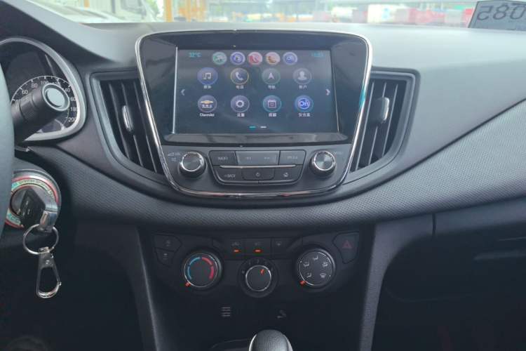 Used Chevrolet Monza 2019 Redline 320T Dual-Clutch Sporty Version China VI Standard Audio And AC Panel