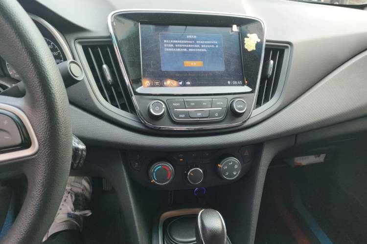 Used Chevrolet Monza 2019 Redline 320T Dual-Clutch Joyful Edition China VI Standard Audio And AC Panel