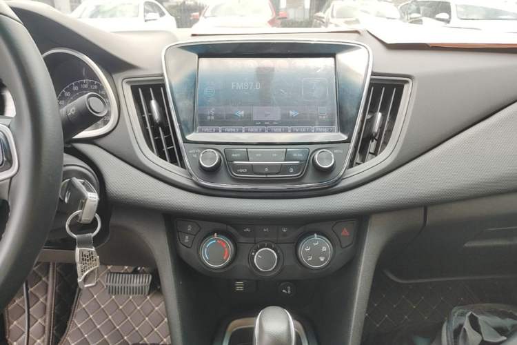 Used Chevrolet Monza 2019 Redline 320T Dual-Clutch Sporty Version China VI Standard Audio And AC Panel