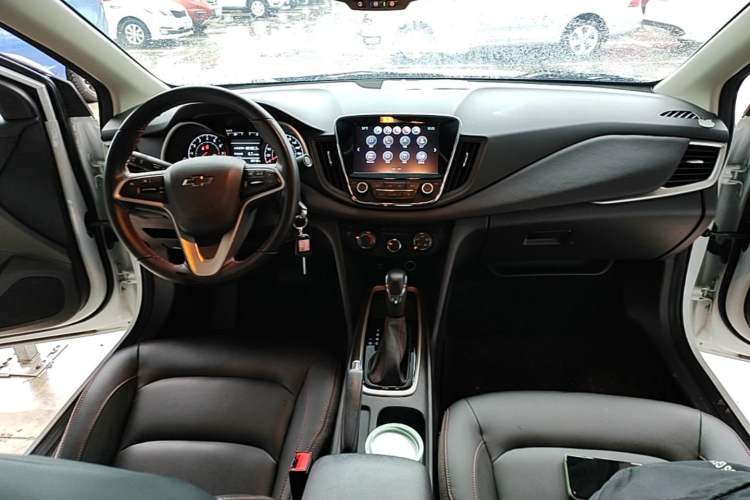 Used Chevrolet Monza 2019 Redline 320T Dual-Clutch Sporty Version China VI Standard Center Console