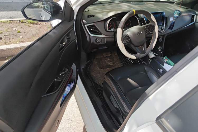 Used Chevrolet Monza 2019 RS 330T Automatic Comfort Edition China VI Standard Driver Seat