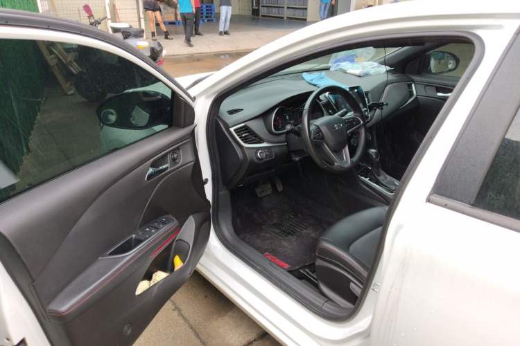 Used Chevrolet Monza 2019 RS 330T Automatic Comfort Edition China VI Standard Driver Seat