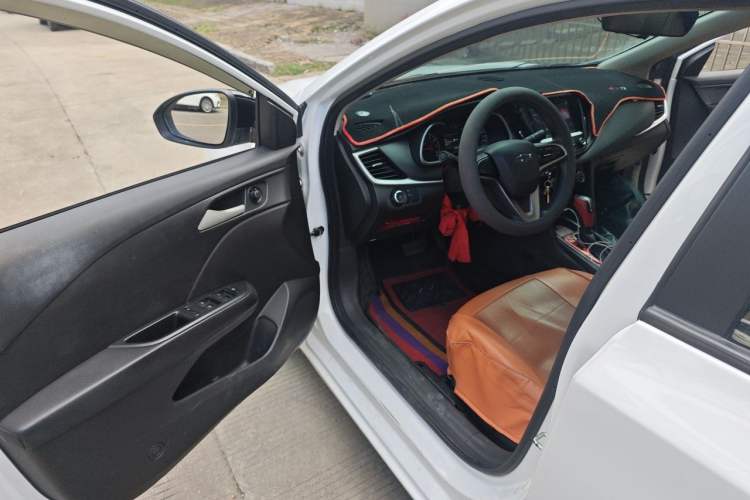 Used Chevrolet Monza 2019 Redline 320T Dual-Clutch Joyful Edition China VI Standard Driver Seat